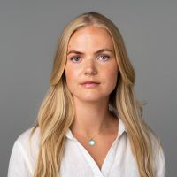 Halskjede. Nora Gulbrandsen, turkis og hvitemalje og forgylt sølv 